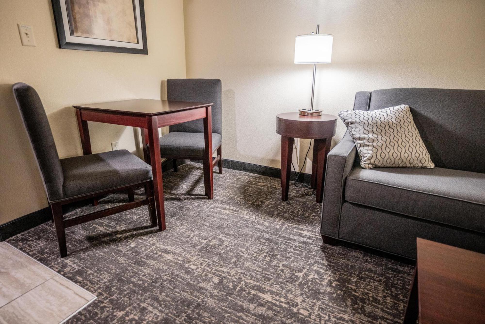 Cobblestone Hotel & Suites - Lamar エクステリア 写真
