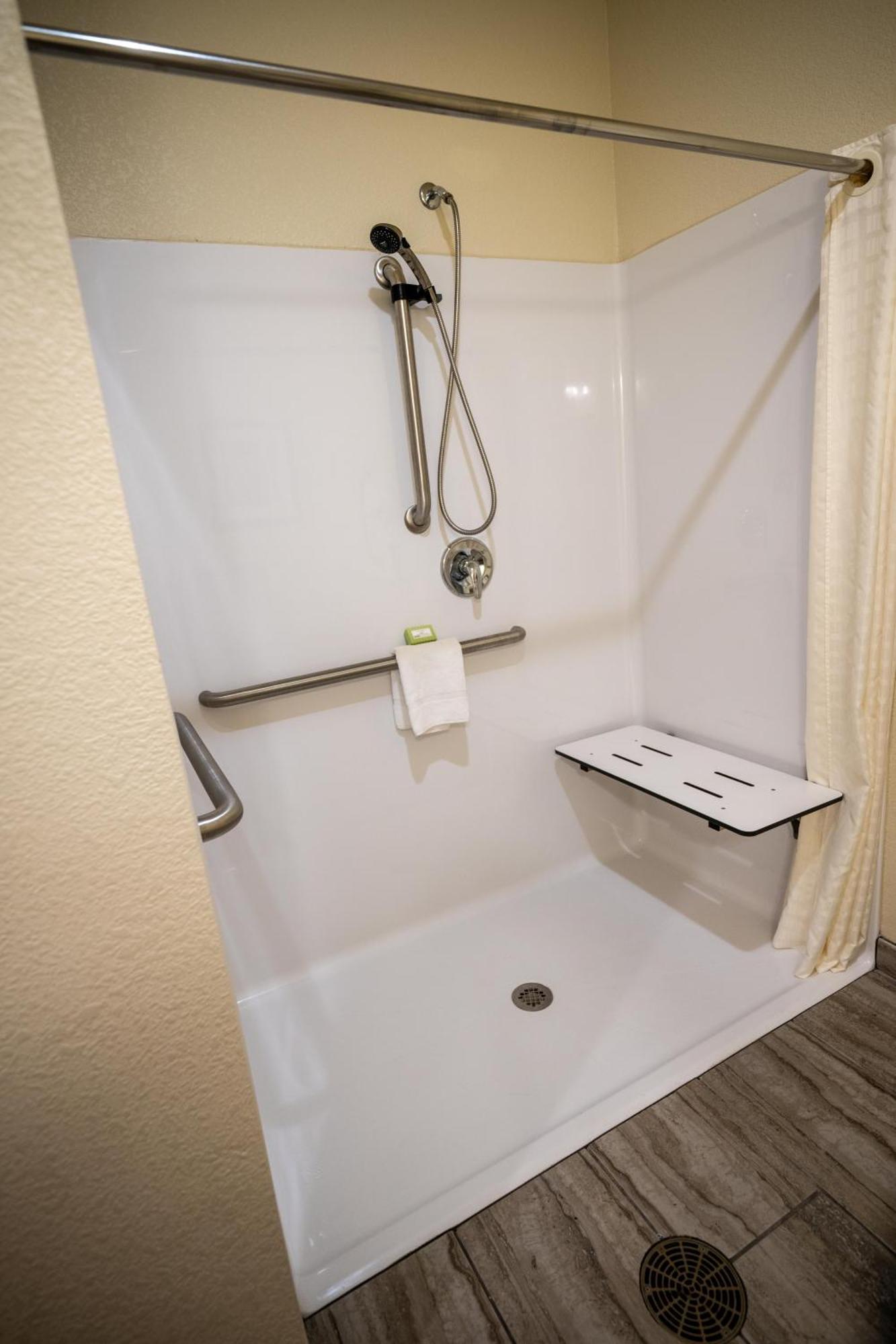 Cobblestone Hotel & Suites - Lamar エクステリア 写真